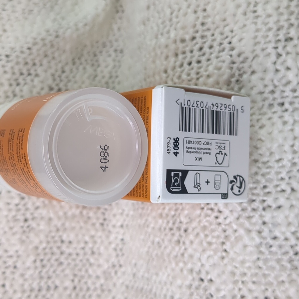 REN Radiance Brightening Dark Circle Eye Cream, 15ml/0.50fl oz - Picture 10 of 11